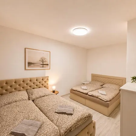 Grand Maisonette 120m Castle View 아파트 *